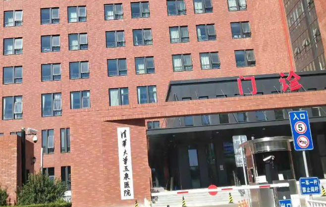 清华大学玉泉医院整形美容中心怎么样？郑伟主任隆胸手术介绍_