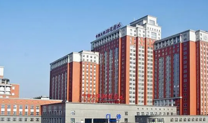 湘雅医院整形美容科价目表，谭骛远主任隆胸介绍