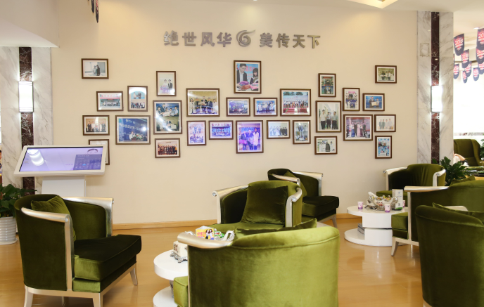 上海华美整形医生简介|谢卫国医生介绍，隆胸面诊方案展示