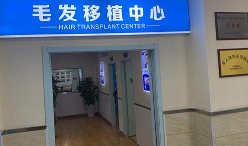 成都军建医院毛发移植中心是正规的吗？附发际线移植真实案例分享