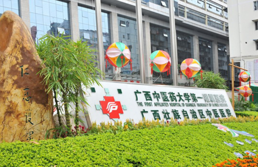 广西中医学院附属医院美肤激光整形科信息介绍，隆胸案例分享