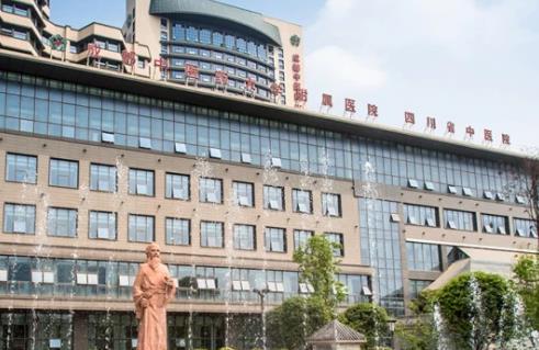 成都中医药大学附属医院医学美容科耳软骨隆鼻费用明细＋坐诊医生