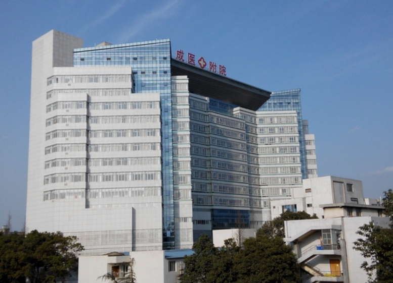 成都医学院第一附属医院整形科好预约吗？开眼角手术效果术后反馈一览