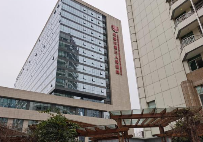 成都第三人民医院整形美容科去眼袋反弹吗？术前和术后对比及一览表