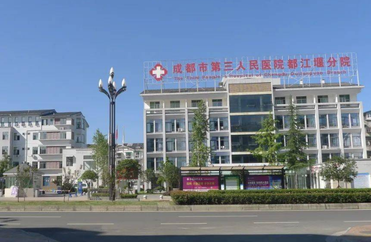 成都市第三人民医院整形美容科隆鼻技术好吗？对比真实案例分享，塌鼻子困扰专业解决