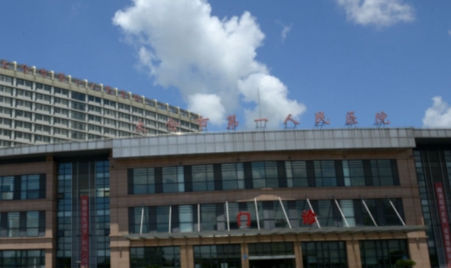 太仓市第一人民医院整形科真实案例分享 隆胸后前后有什么变化