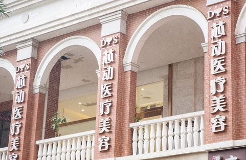 武汉芯动医疗美容整形科，面部吸脂案例对比
