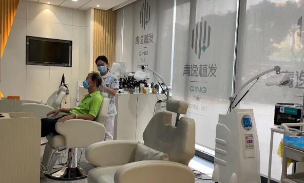 广州青逸植发医院靠谱吗？医生详情及头发种植案例