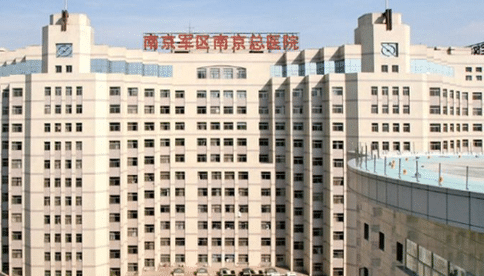 南京军区总医院整形科，面部吸脂一个月后