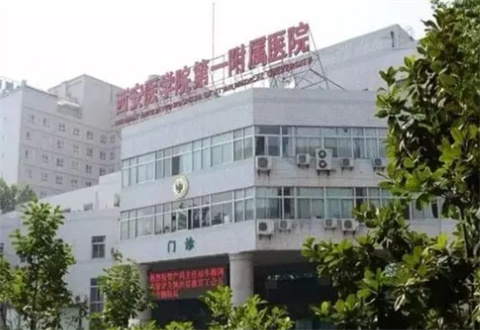 西安医学院第一附属医院医疗美容科假体垫下巴实拍图＋口碑医生推荐