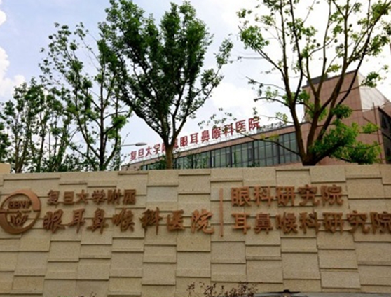 复旦大学附属眼耳鼻喉科医院，硅胶隆鼻术后图