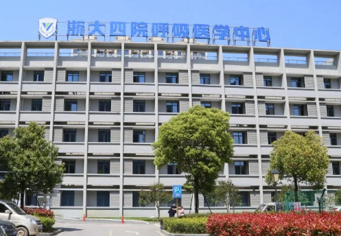 浙江大学医学院附属第四医院整形科，隆胸一年以后怎么样