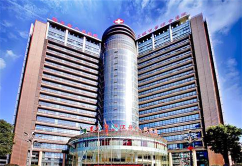 垫江县人民医院皮肤整形美容科怎么样？硅胶隆鼻恢复时间｜医生推荐