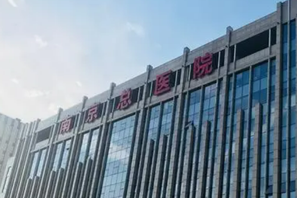 南京军区总医院整形科专家，陈孝强，程飚医生都很不错