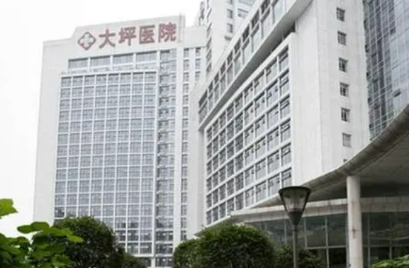 重庆大坪医院医学美容整形科怎么样？隆胸会有什么后遗症吗？