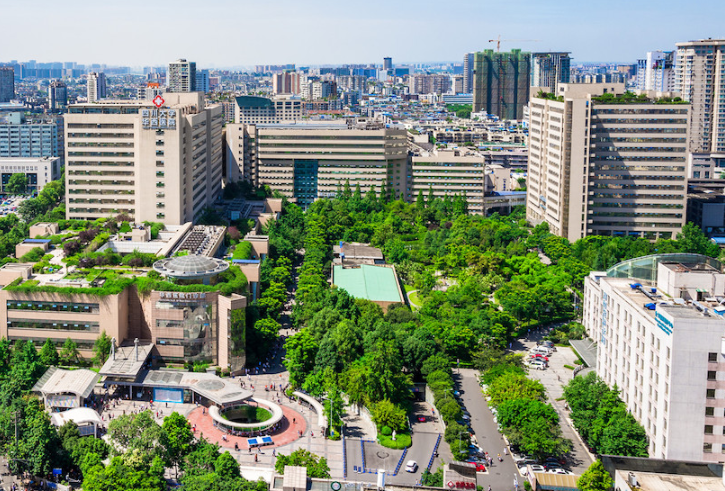 四川华西医院整形科费用高吗？脂肪隆胸术后效果|医生技术测评