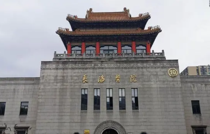 上海长海医院口腔科好不好？种植牙齿就来正规医院，医院擅长项目值得推荐