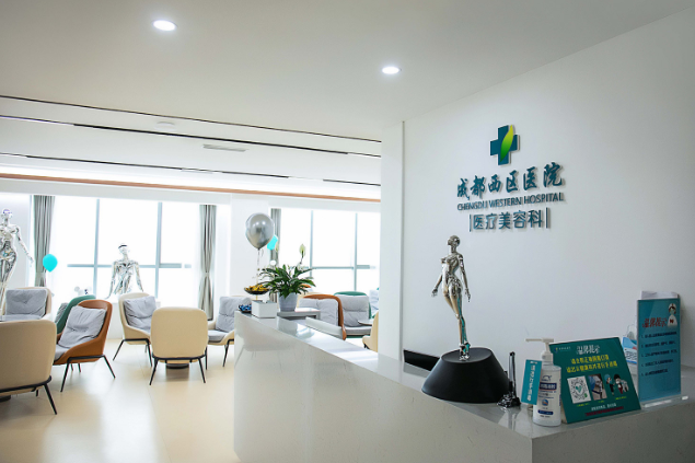 成都西区医院整形美容科隆胸怎么样?案例分享,胸太软了下垂严重怎么办？