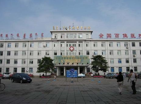 内蒙古自治区人民医院整形美容科假体隆胸正规吗？价格表+技术详情