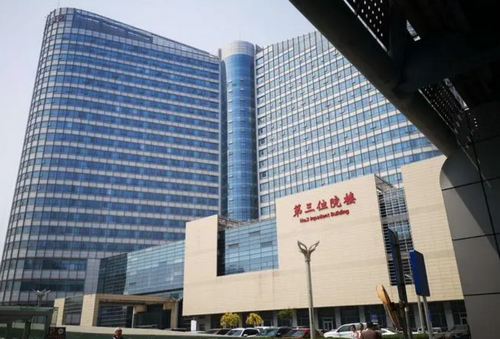郑州人民医院郑东院区医学美容中心去眼袋，重塑青春明眸