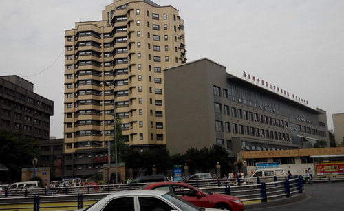 成都中医药大学附属医院医学美容科膨体隆鼻怎么样？口碑如何？