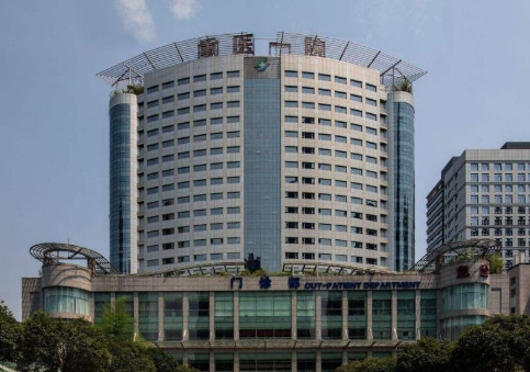 重医大附一院隆胸口碑好吗？医生口碑，案例术前术后变化奉上