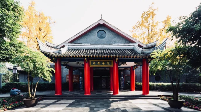 华西做隆胸需要预约多久？案例口碑、医生技术一键曝光