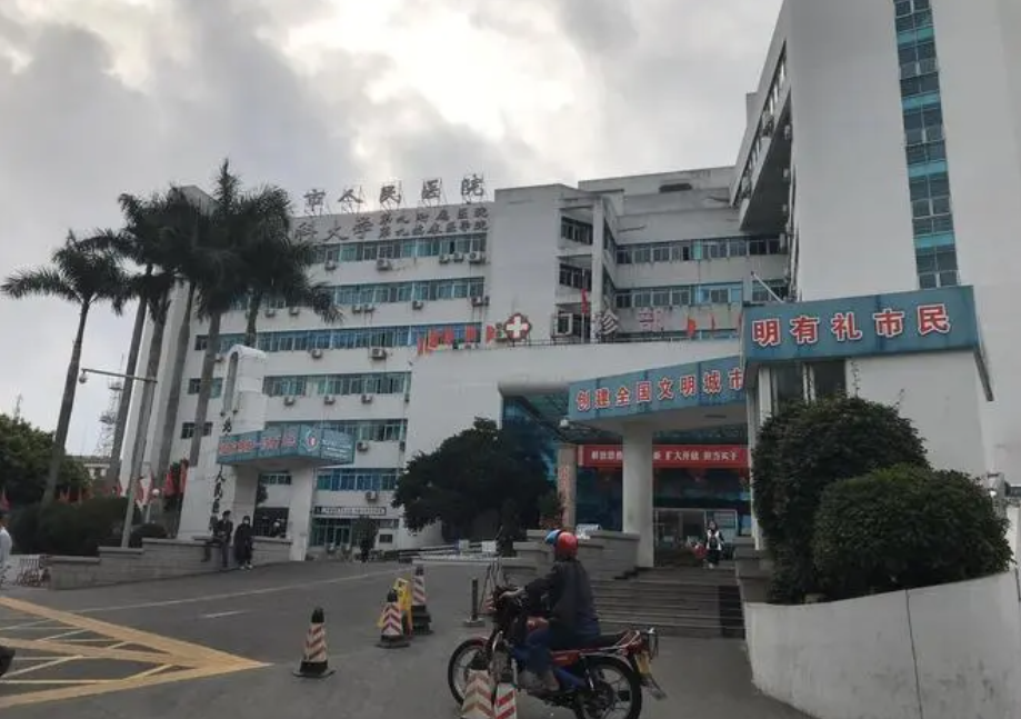 北海市人民医院整形科正规吗？ 医生技术水平|去眼袋真实案例