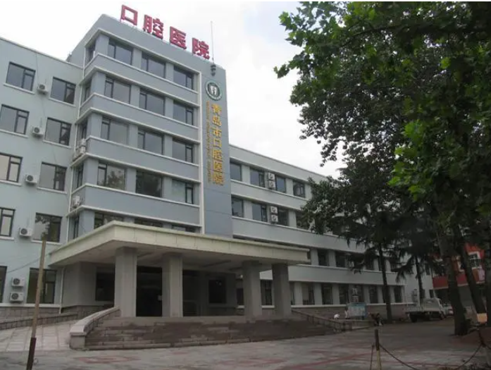 青岛口腔医院牙科收费价目表发布，案例效果：种牙后拯救缺牙烦恼