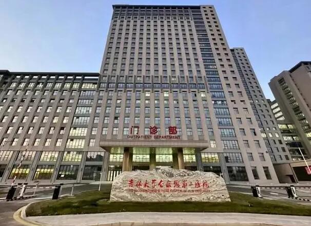 长春吉大二院自体脂肪隆胸评价好吗？附上专家口碑、案例来啦