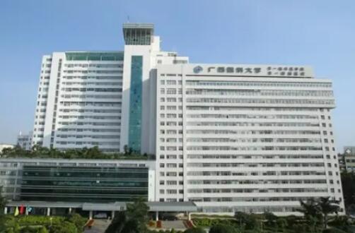 南宁医科大一附属医院整形科能做缩胸手术吗，技术好，价格合理