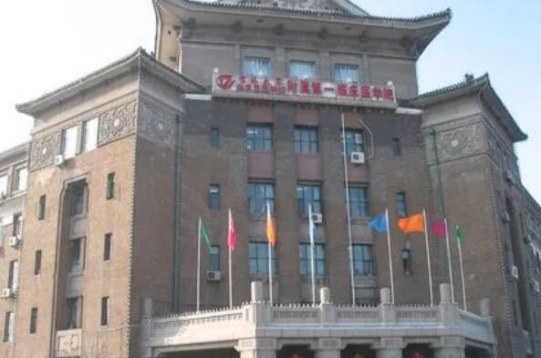 吉林大学第一医院整形美容科可以做去眼袋手术吗？人气医生介绍，附真人案例