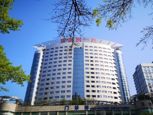 重庆哪家做假体丰胸最好？重庆附一、附二、西南医院等口碑不错