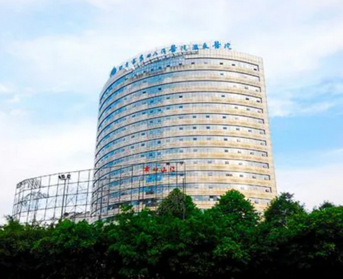 自贡市第四人民医院整形美容科怎么样？自体脂肪隆胸术收费贵不贵？医生技术如何？