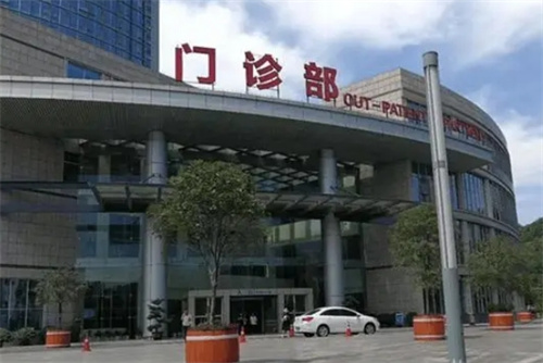 重庆医科大学附属第一医院(重医大附一院)整形美容科好不好？人气医生介绍