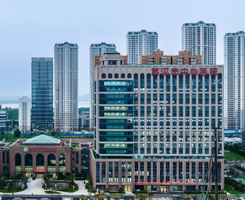 武汉市中心医院口腔科牙贴面价格与效果对比，哪个性价比更高？牙贴面美白，让笑容更自信
