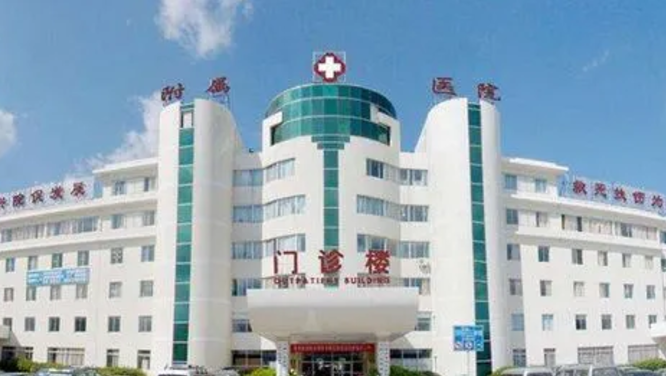 大理大学第一附属医院美容科收费标准,去眼袋案例一键了解