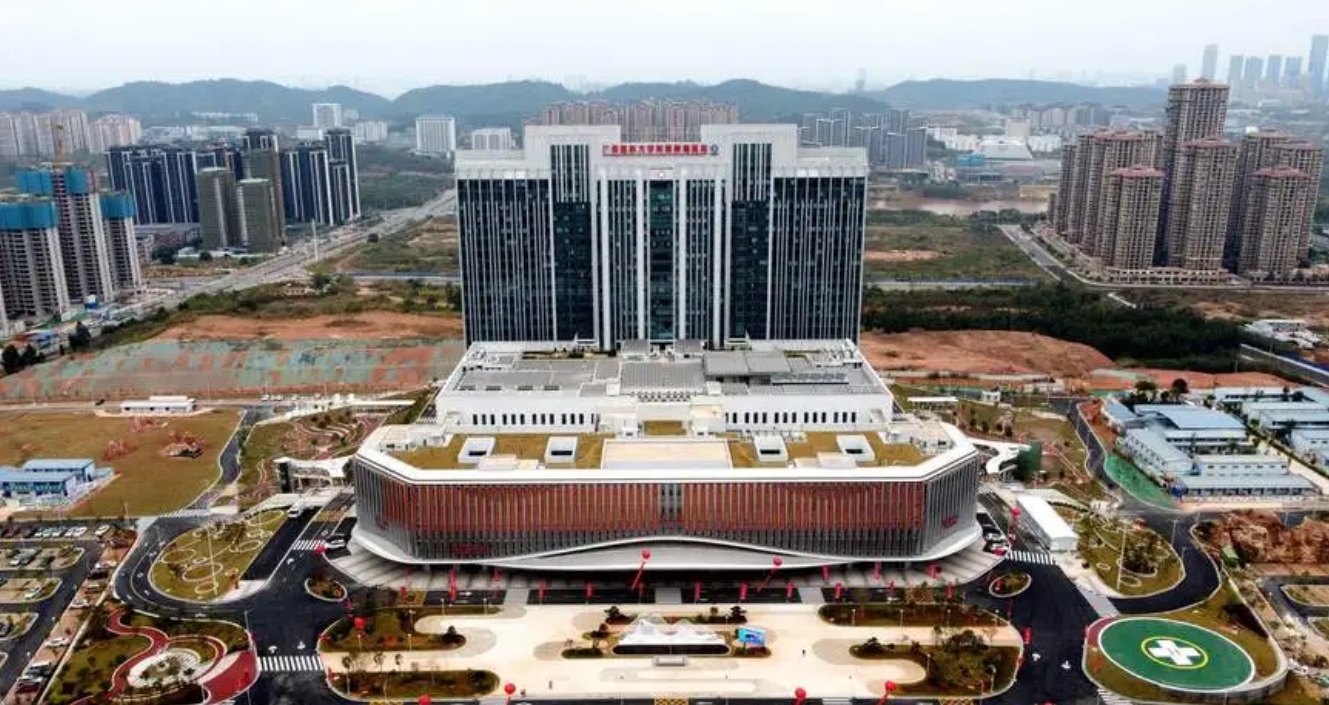 广西医科大学美容整形中心周末休息吗？隆鼻案例分享|附整形问答