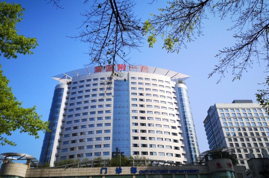 重庆医科大学附属第一医院割双眼皮好吗？医生信息盘点