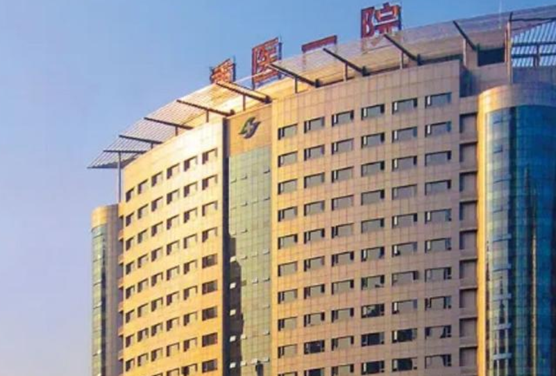 重庆去眼袋好的医院有哪些?医生口碑、案例点评都在这里