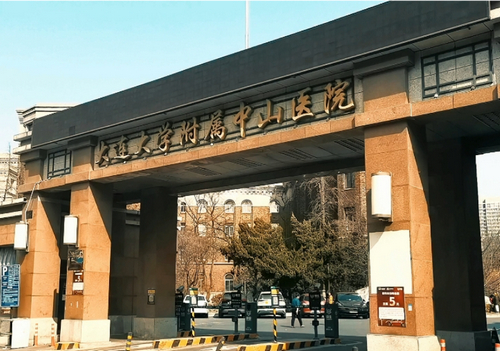 大连大学附属中山医院美容整形科如何解决眼部问题？嗨体熊猫美眼新方案