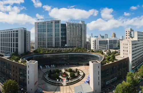 金华市中心医院口腔科牙齿矫正价格表展示，经典案例分享，医院口碑评价不容错过
