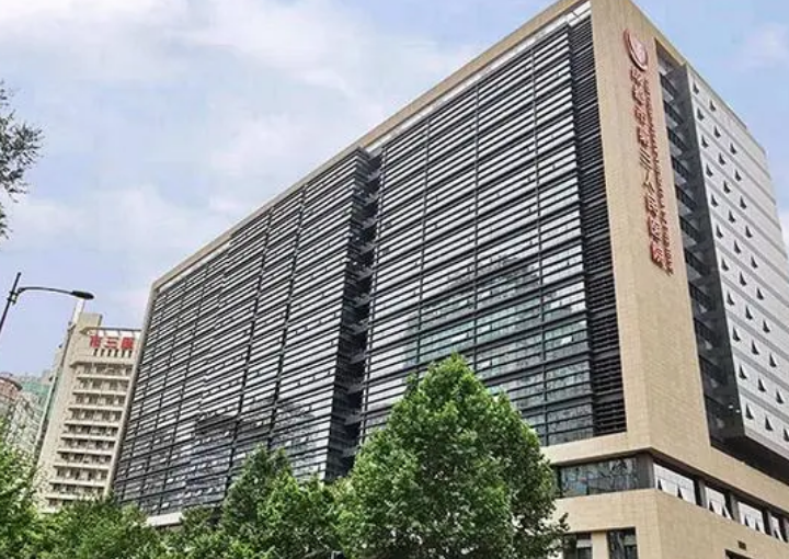 成都第三人民医院口腔科医生有哪些？案例反馈来袭，牙齿矫正技术优势揭秘！