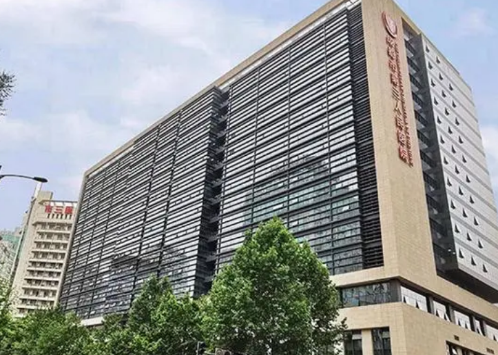 成都第三人民医院整形美容科医生有哪些？热门隆胸医生特长分析，等你来选~