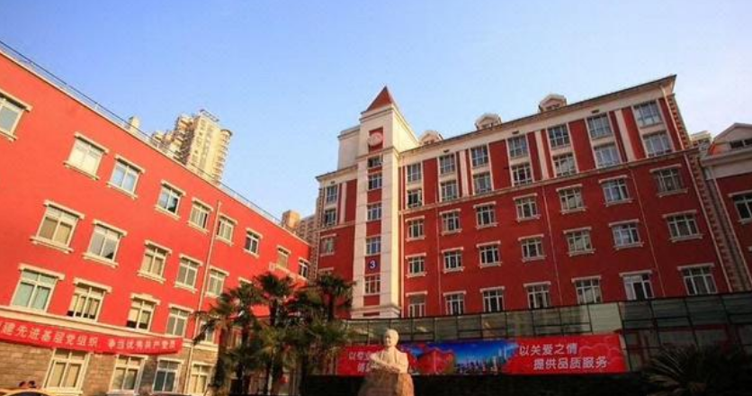 上海复旦大学附属眼耳鼻喉科医生有哪些？医院激光整形科医生有哪些？