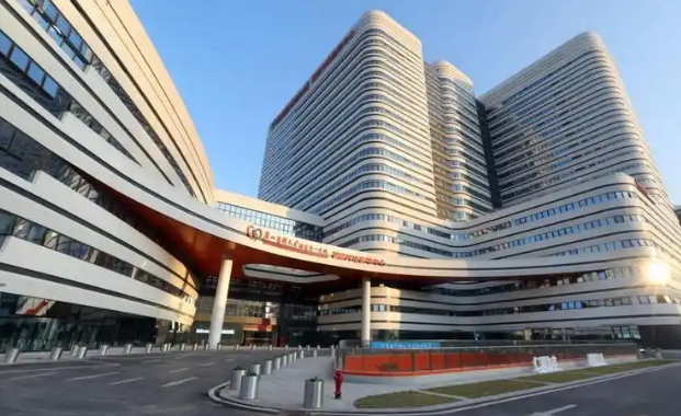 广州医科大学附属第一医院整形外科医生有哪些？眼部医生技术优势分析揭秘