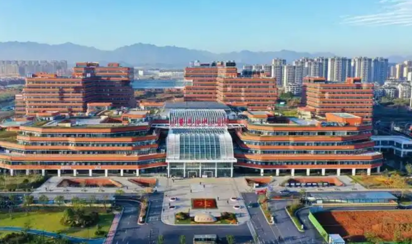 衢州市中心医院整形美容科医生有哪些？技术点评、隆胸案例案例以及医生简介奉上！