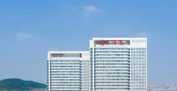 青岛大学附属医院美容整形科隆胸正规吗？医院简介、价格明细表公开！