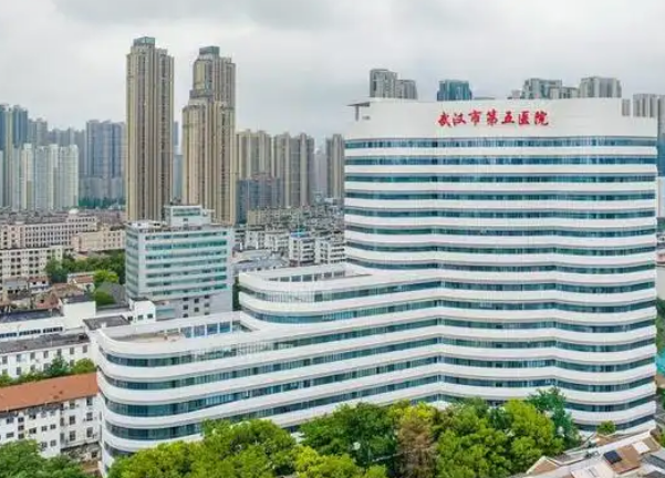 武汉第五医院医疗美容科医生有哪些？技术特长|隆胸案例分享