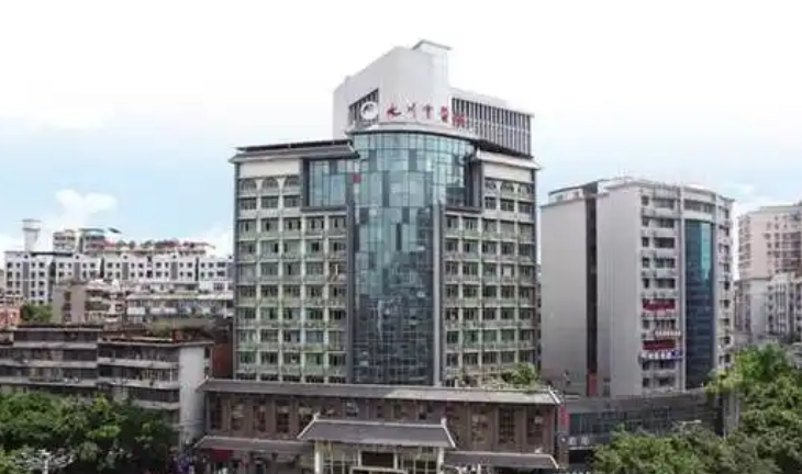 重庆永川区中医院整形美容科整形科医生有哪些？口碑与隆鼻技术值得信赖